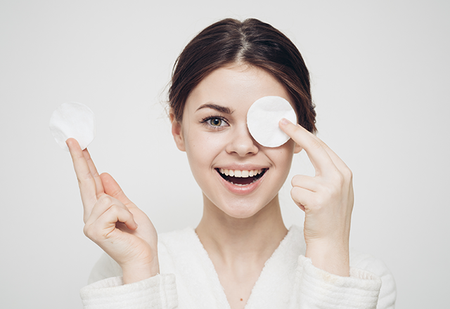 Oczyszczanie skóry twarzy z Pure Skin Therapy